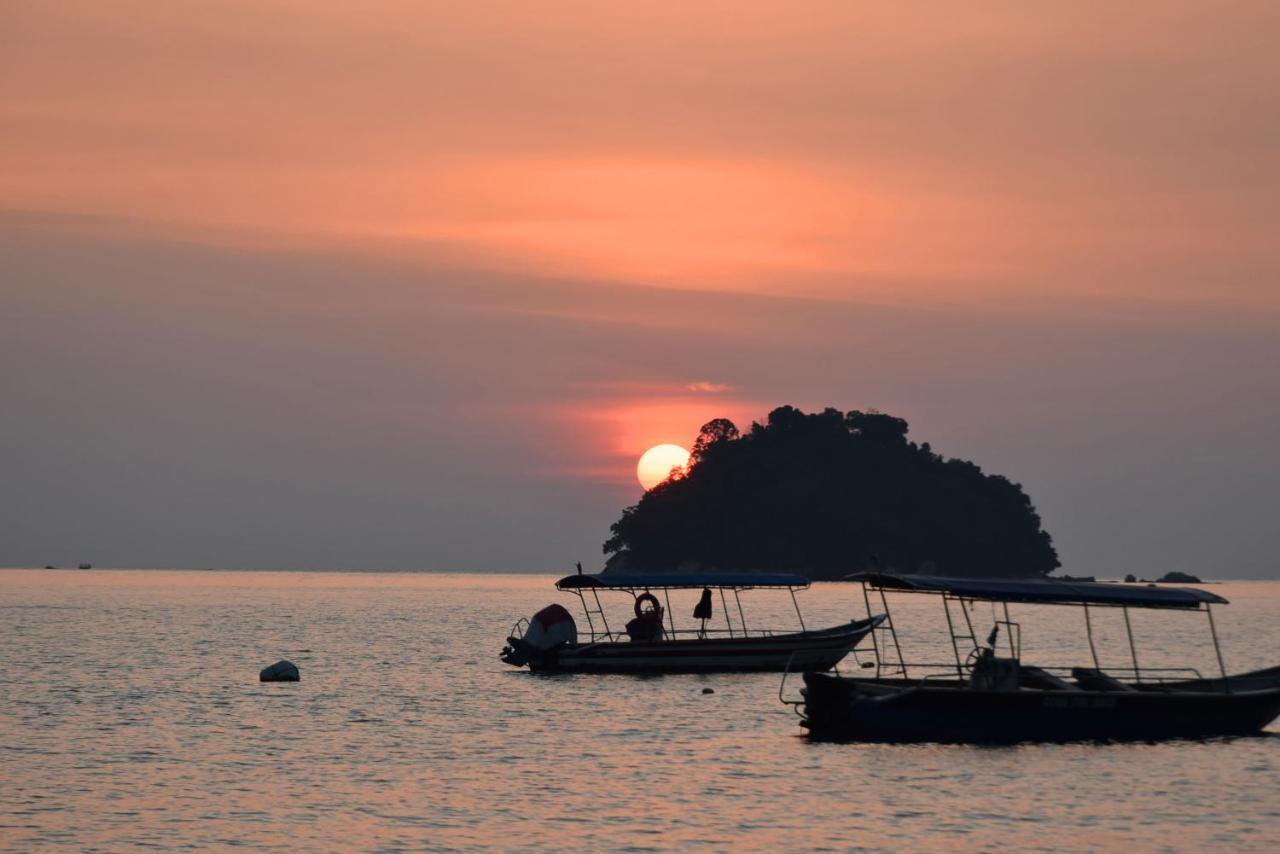 AVI Pangkor Beach Resort Kampong Pasir Bogak Bagian luar foto