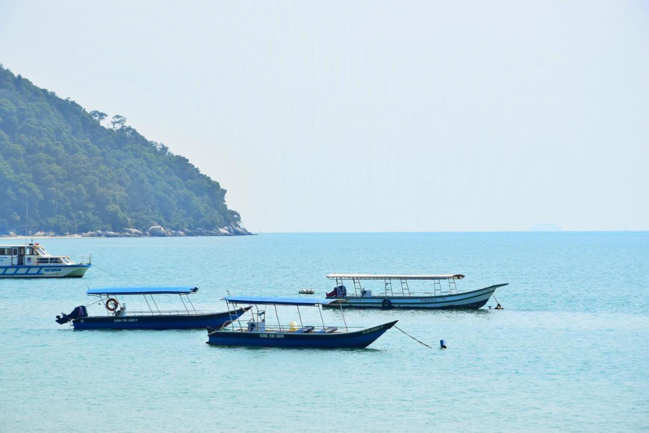 AVI Pangkor Beach Resort Kampong Pasir Bogak Bagian luar foto
