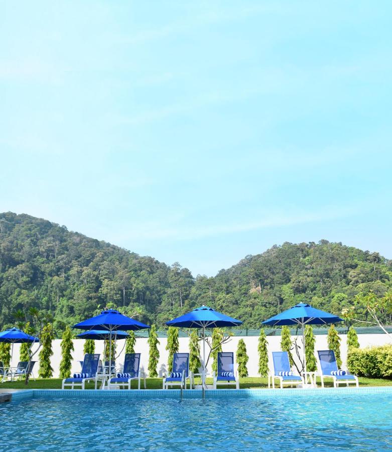 AVI Pangkor Beach Resort Kampong Pasir Bogak Bagian luar foto
