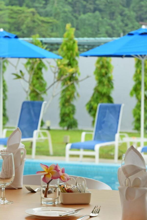 AVI Pangkor Beach Resort Kampong Pasir Bogak Bagian luar foto